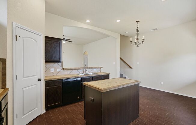 AVAILABLE NOW! Nice 3 Bedroom Duplex located in New Braunfels!