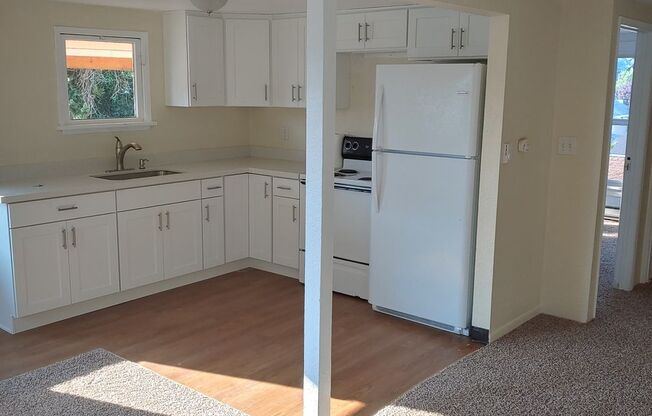 Upgraded 1 Bed 1 Bath Blocks from PSNS