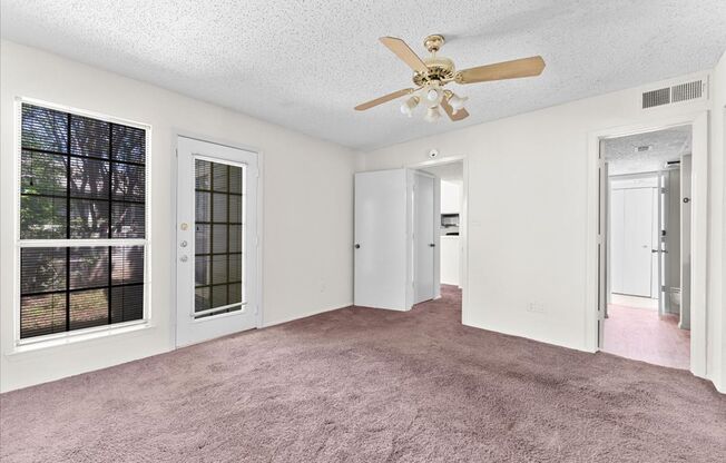 Ready for Immediate Move-In!  1 Bed 1 Bath Renovated 876 SQFT Condominium