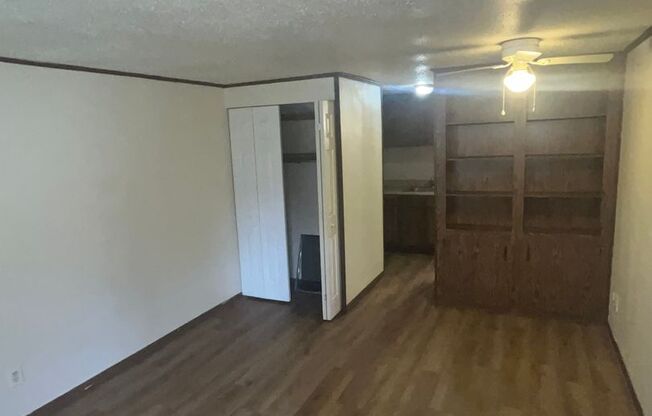 Studio, 1 bath, 288 sqft, $550, Unit 37