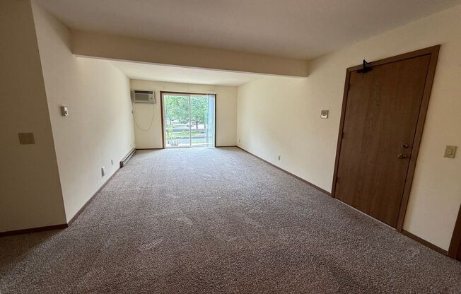 2 beds, 1 bath, 965 sqft, $1,750, Unit 7533CC
