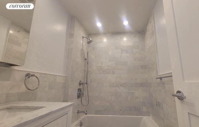 3 beds, 3 baths, $14,000, Unit PHD