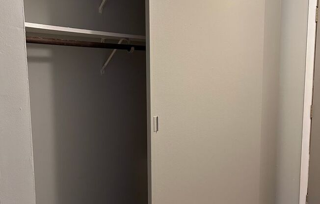 1 bed, 1 bath, 825 sqft, $1,100, Unit 804-220