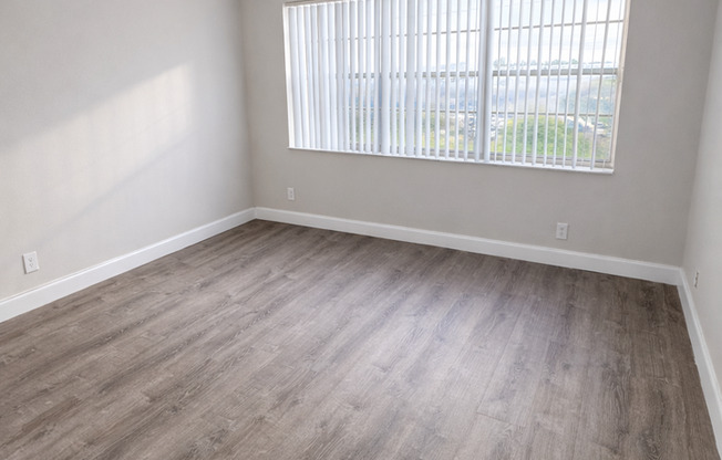 2 beds, 1 bath, 912 sqft, $1,950, Unit 537 - 301