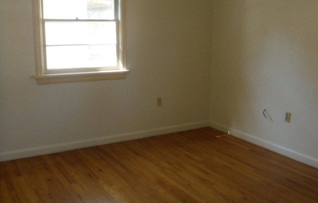 2 beds, 1 bath, $1,700, Unit 1205