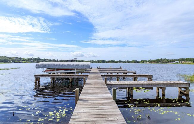 Clermont Chain of Lakes! 3 bed 2.5 bath Lake Front Town House in Clermont With Dock Rental