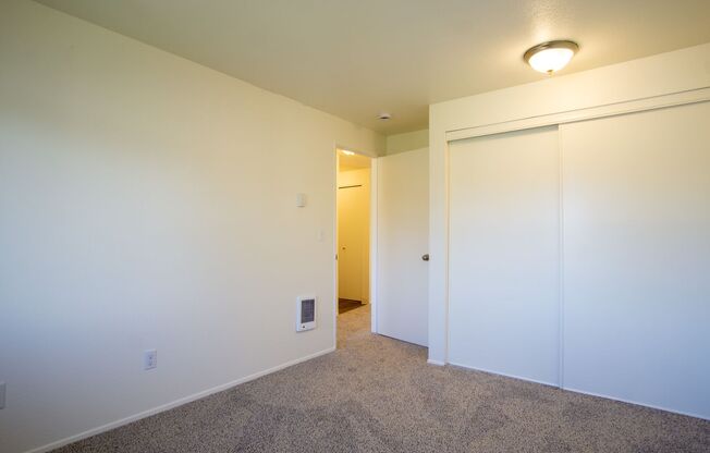 2 beds, 1 bath, 940 sqft, $1,395, Unit 210