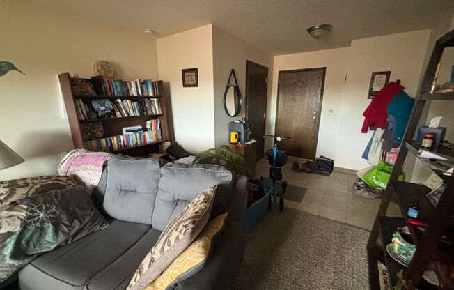 2 beds, 1 bath, $1,200, Unit 207