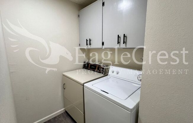 2 beds, 1 bath, $1,050, Unit 1027H