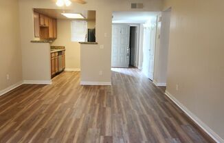 2bdrm 2bath 1050 SqFt, Carmel Mtn 2nd floor, new LVP Flooring