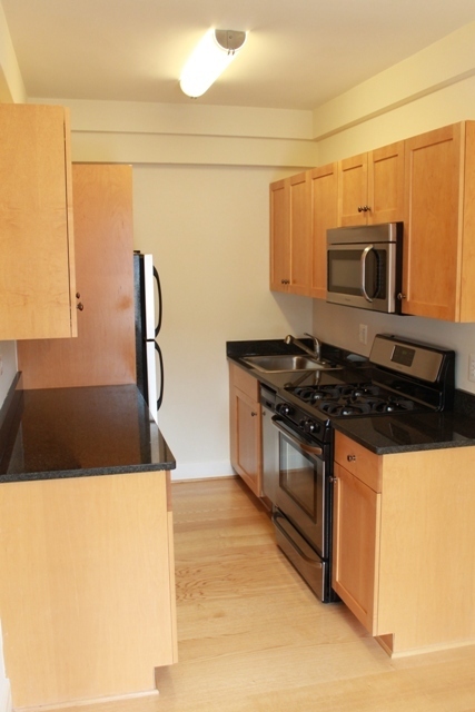 1 bed, 1 bath, 700 sqft, $2,500, Unit 600