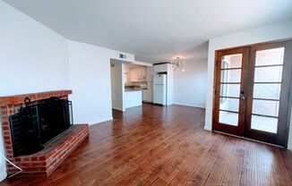 Gorgeous Pacific Beach 2 Bed 2.5 Bath Townhouse