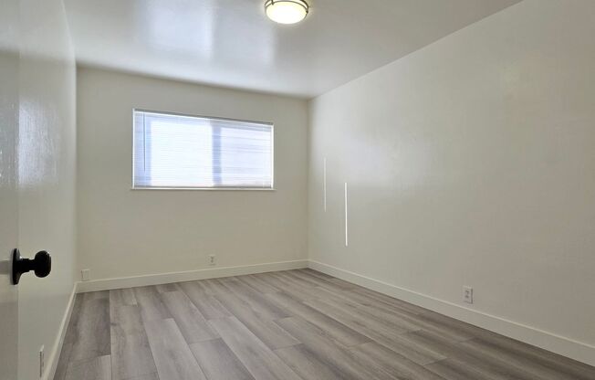 2 beds, 1 bath, $2,395, Unit 2