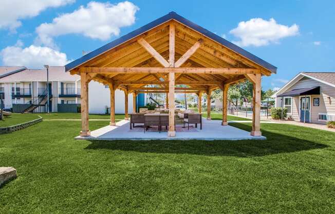 outdoor courtyard in our pearland apartment community