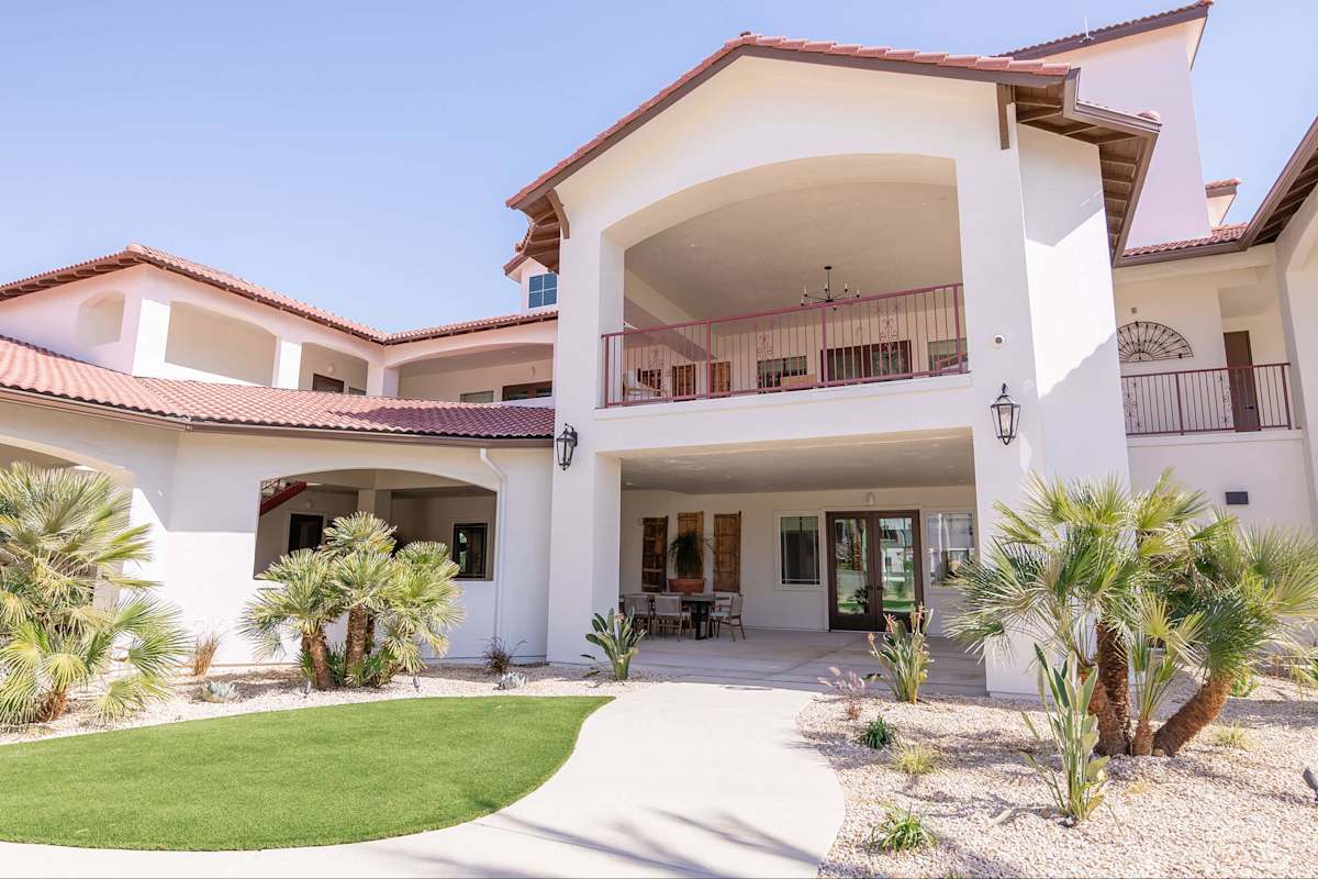 The Villas at Ellis Manor - New Fresno, CA Apartments