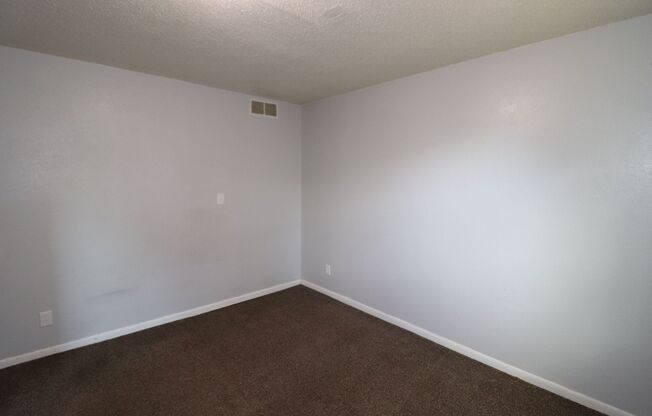 2 beds, 1 bath, $800