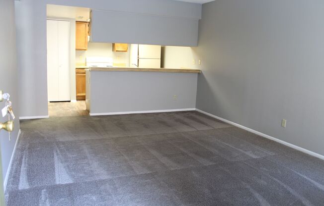 2 beds, 1 bath, 830 sqft, $1,275, Unit 132