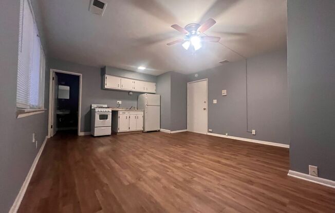 Studio, 1 bath, 300 sqft, $795, Unit 6