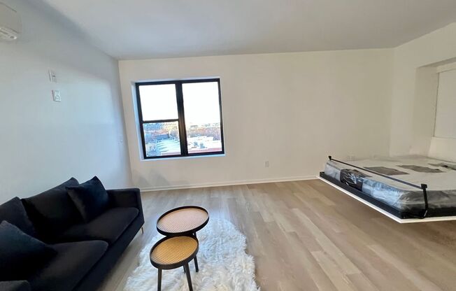 Studio, 1 bath, 400 sqft, $1,730, Unit 304