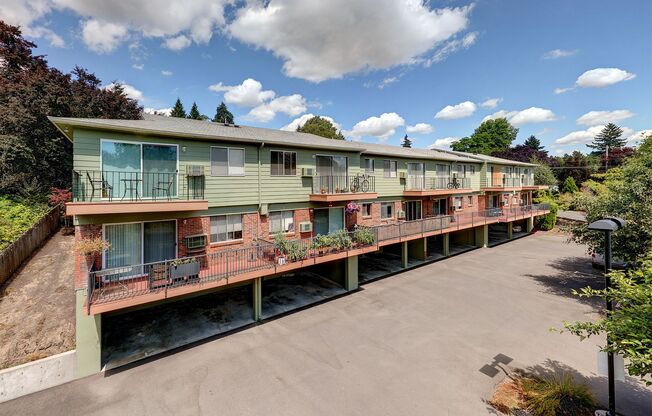 2 beds, 1 bath, 740 sqft, $1,525, Unit 10