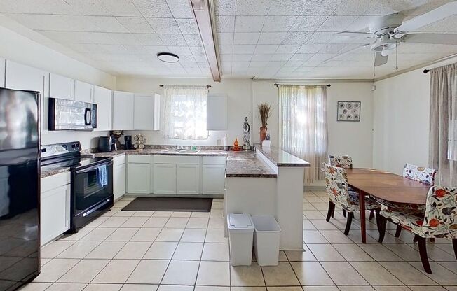 Renovated 3-Bedroom Home – Furnished or Unfurnished – Prime Location!