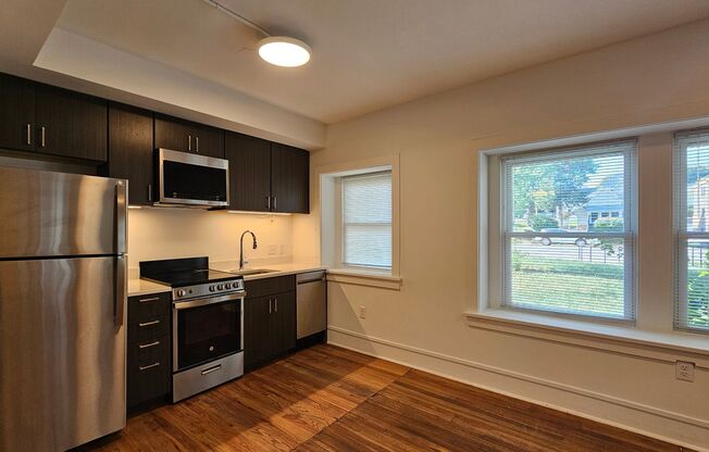 1 bed, 1 bath, 371 sqft, $795, Unit 216