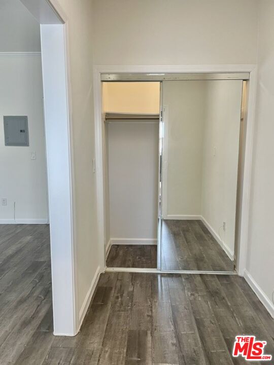 814 S HOBART BLVD