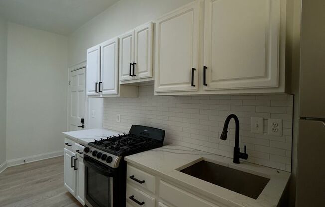 1 bed, 1 bath, $1,150, Unit Apt 8