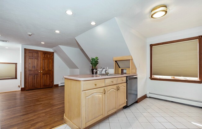 2 beds, 1.5 baths, 1,200 sqft, $2,600, Unit 2