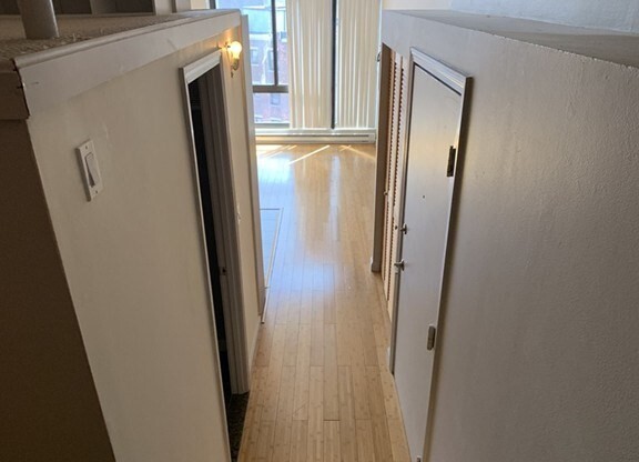 1 bed, 1 bath, 400 sqft, $2,950, Unit 512