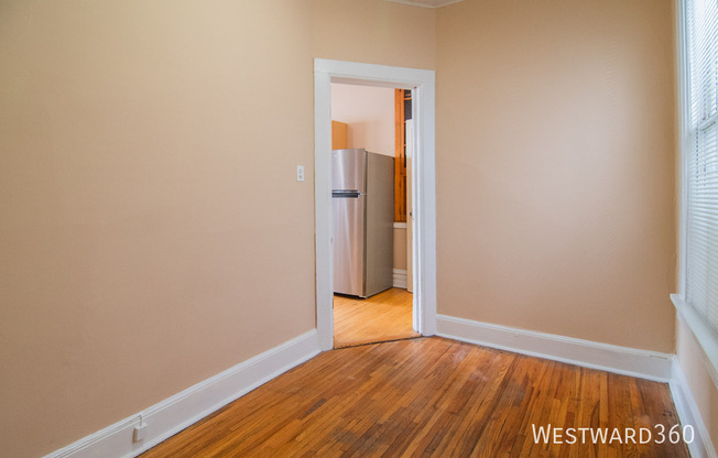 3322 N LAKEWOOD