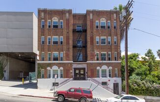 Studio, 1 bath, 350 sqft, $1,295, Unit 304