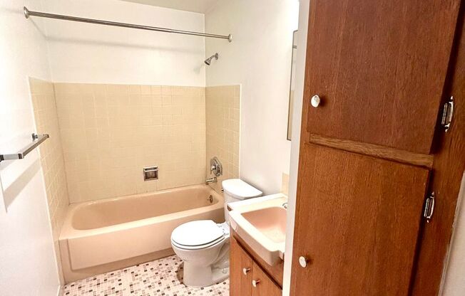 Studio, 1 bath, 464 sqft, $1,295