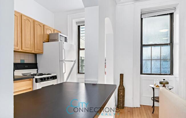 352 E 55 ST