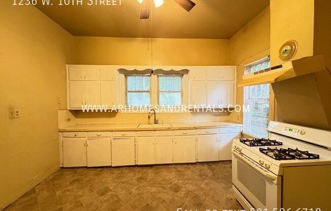 1236 W 10 ST