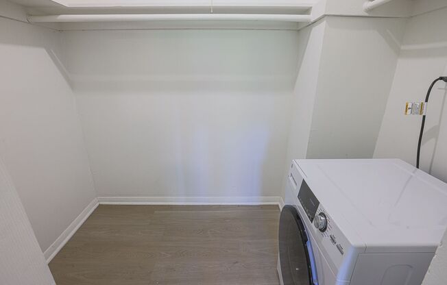 2 beds, 1 bath, 925 sqft, $1,097, Unit 2211-B3