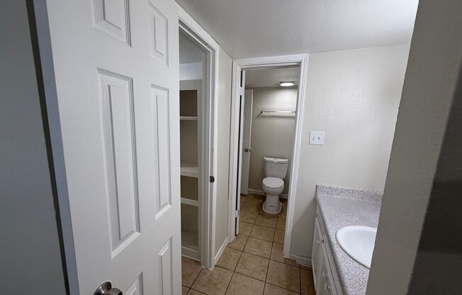 1 bed, 1 bath, $799, Unit 10
