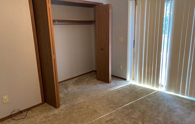 2 beds, 1 bath, 1,000 sqft, $1,095