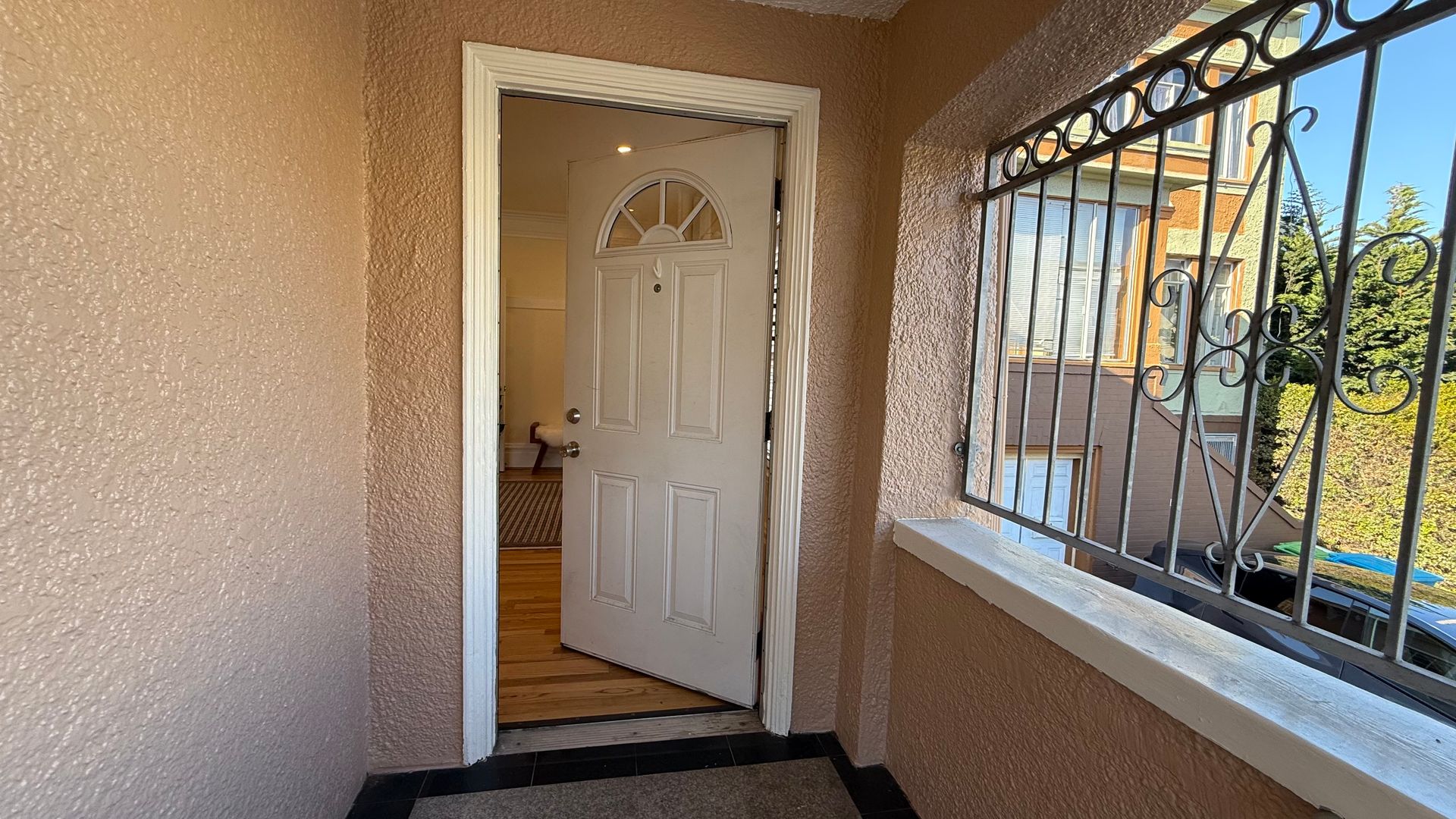 EPIC REA - Great Renovated ( all appliances are brand new ) Beautiful hardwood floor all over 4 BR/2 BA Home w/Parking in Mission Terrace