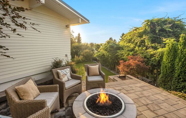 Kirkland West of Market - Luxury 3 Bedroom 3 Bath Home