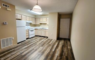 1 bed, 1 bath, $650, Unit 32