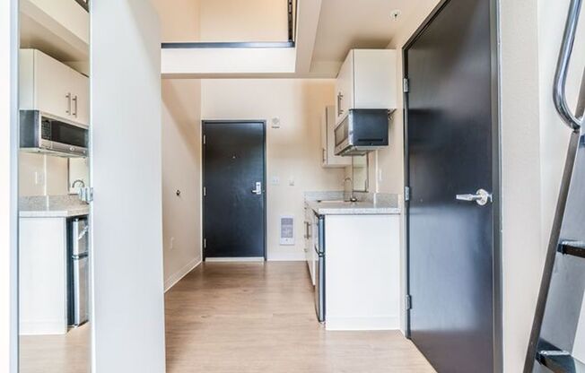 Studio, 1 bath, 220 sqft, $1,200, Unit A31