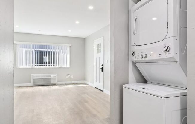 3 beds, 3 baths, 1,140 sqft, $3,895, Unit 210