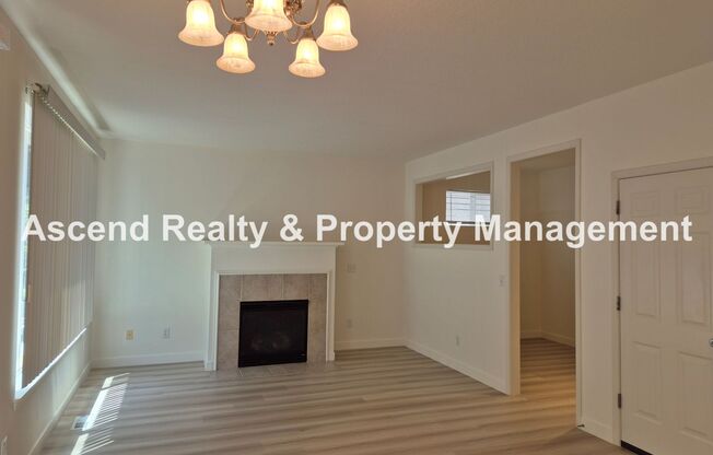 Available NOW! Updated in Arbor Roses 3Bed/2.5Bath New Floors, Paint & Blinds Fenced Yard 1 or 2 Small Dogs Allowed