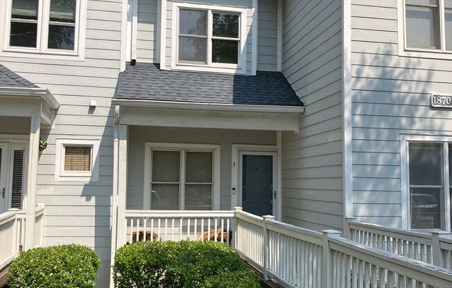 Stunning waterfront townhome fully furnished directly on Lake Norman