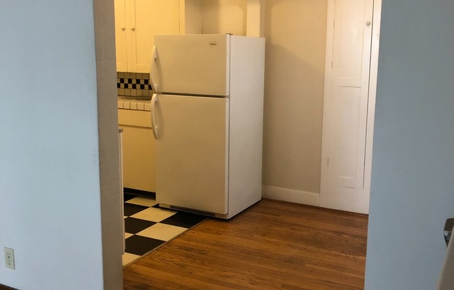 Studio, 1 bath, 500 sqft, $1,295, Unit 10