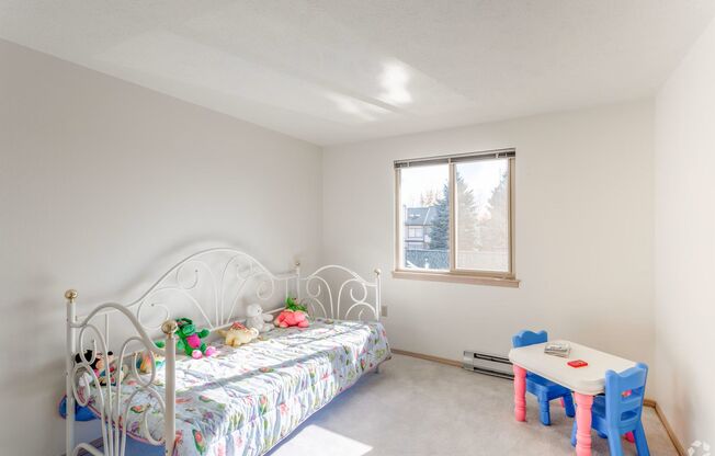 2 beds, 1 bath, 902 sqft, $1,165, Unit 126