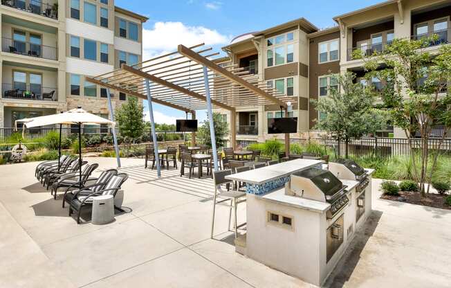 Poolside Grilling and Picnic Area with TVs