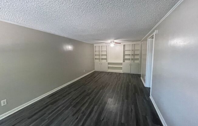 2 beds, 1 bath, 900 sqft, $1,275