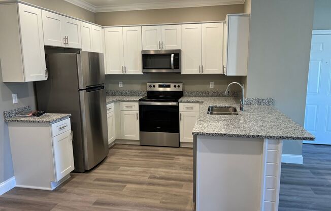 2 beds, 2 baths, 979 sqft, $1,130, Unit 911